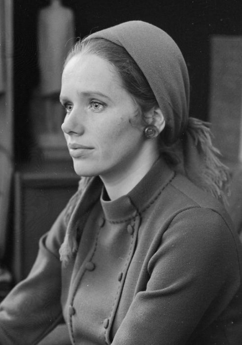 Liv_Ullmann_1966_2_(cropped).jpg