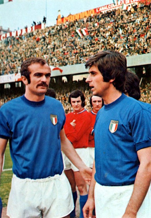 Italy_v_Luxembourg_(Genoa,_1973)_-_Mazzola_and_Rivera.jpg
