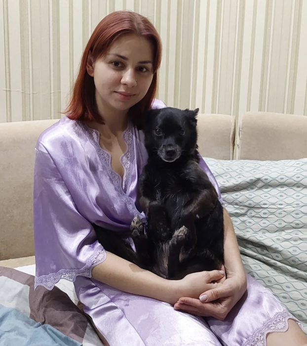 Julia Red + dog Anatoli - 1-23.png