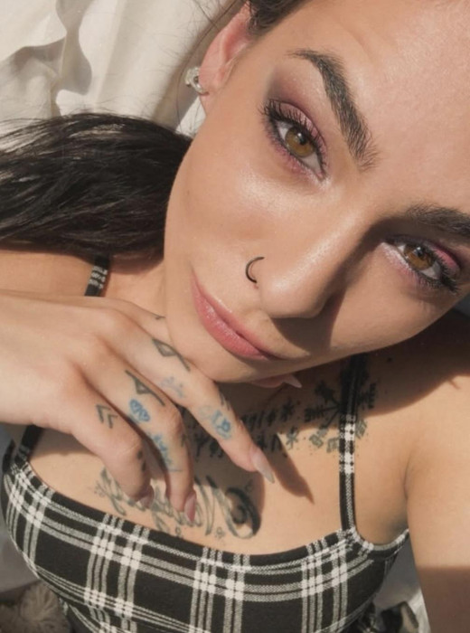 Alexa Throat 12-25.jpg