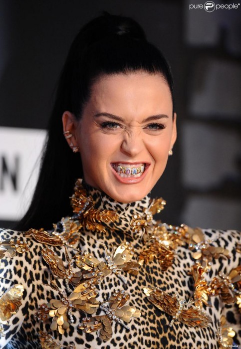 1218181-katy-perry-arriving-for-the-2013-mtv-950x0-2.jpg