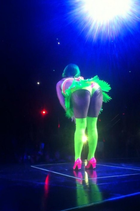 Katy_Perry_Booty_Pic_From_Her_Concert.jpg