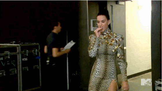 rs_560x315-130826023644-katyperrygrill-2.gif