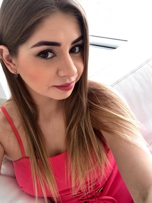 Julia Red m2.jpg