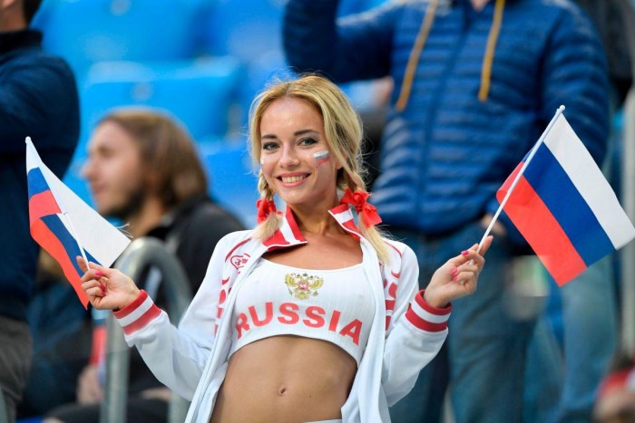 180621-hottest-russian-world-cup-fan-01.jpg