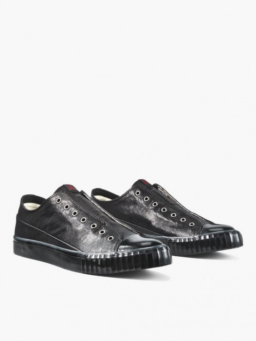 LACELESS-LOW-TOP.jpg