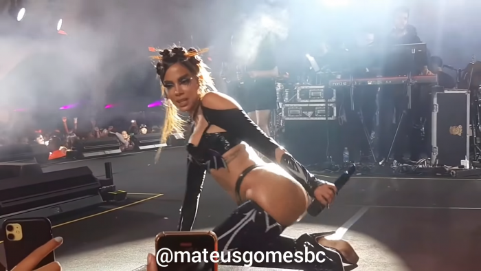 Anitta - Envolver [Official Music Video] - YouTube and 4 more pages - Personal - Microsoft​ Edge 4_25_2022 3_34_58 PM.png