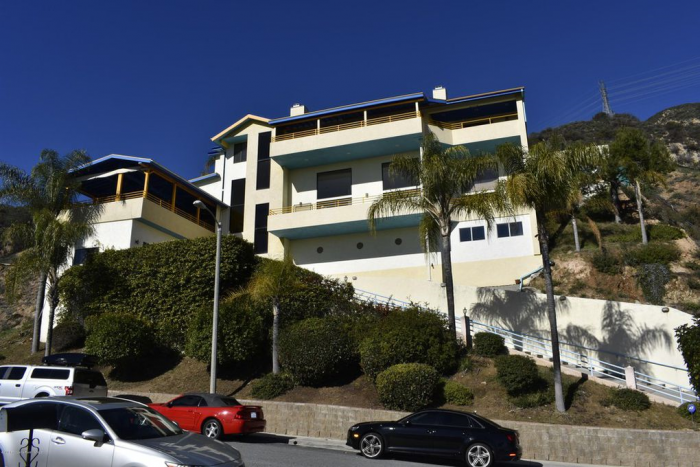Casa de MAX 1333 Pleasantridge Drive, Altadena, CA 3.png