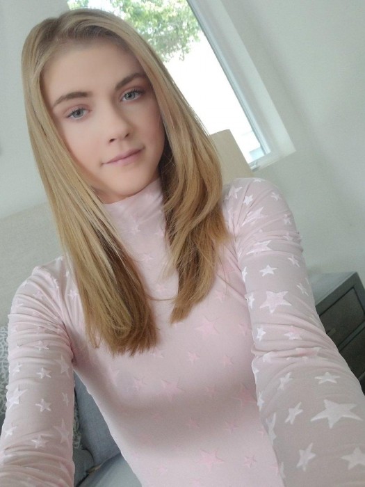 hannah hays selfie 3.jpg